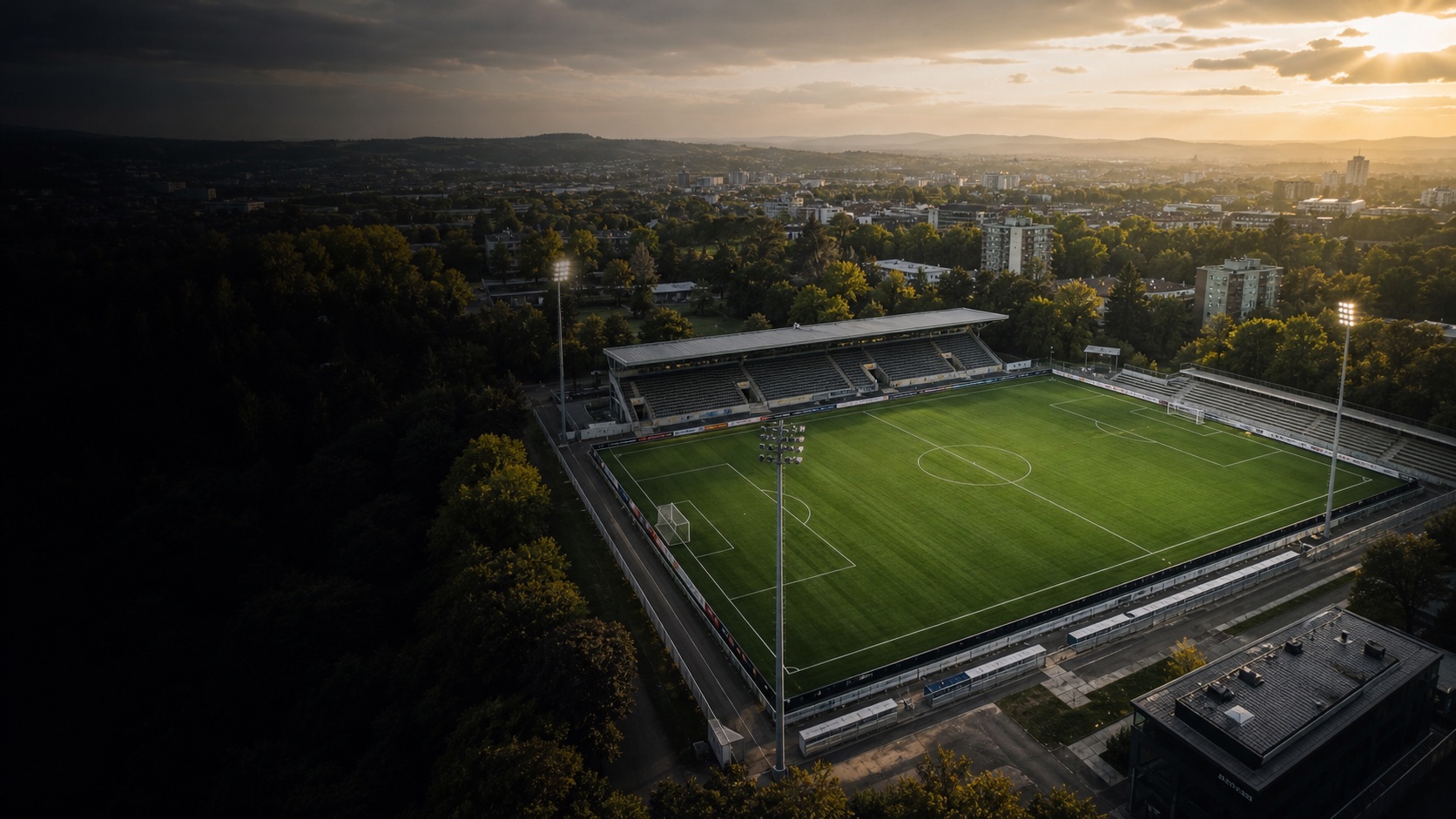 Stadion aus seitlicher Drohnenperspektive